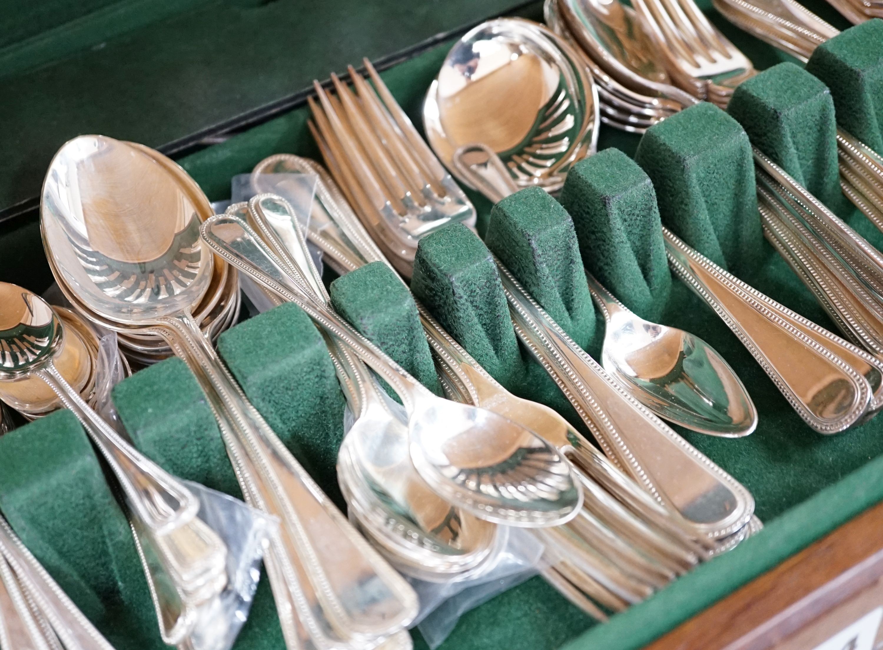 A plated canteen of cutlery